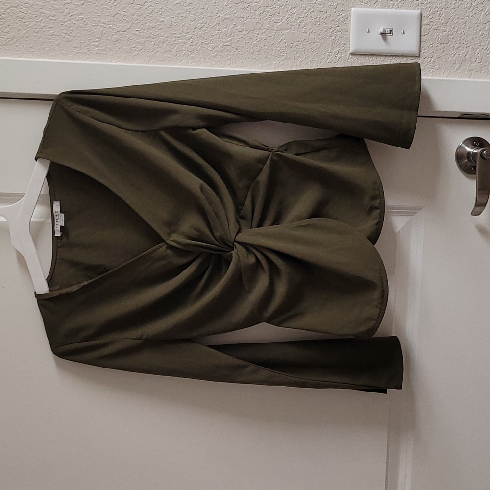 Favlux size M mitary green semi wide cuff 👚
